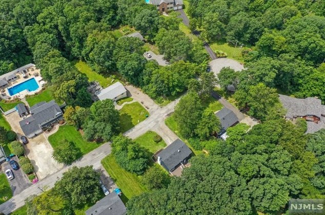 28 Longview Ln, Hardyston NJ  07419-1918 exterior