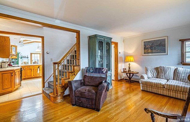 605 Larch Ave, Saddle Brook, NJ 07663