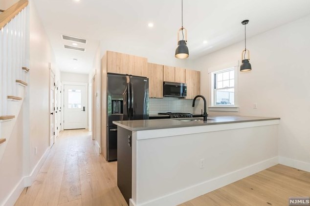 155 Forest St #a, Montclair, NJ 07042