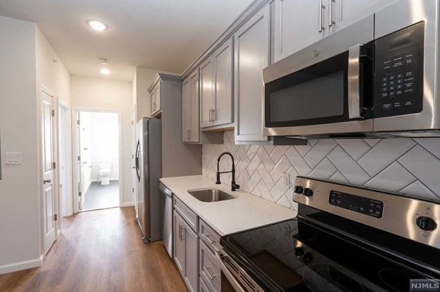 72 Burroughs Pl #5, Bloomfield, NJ 07003