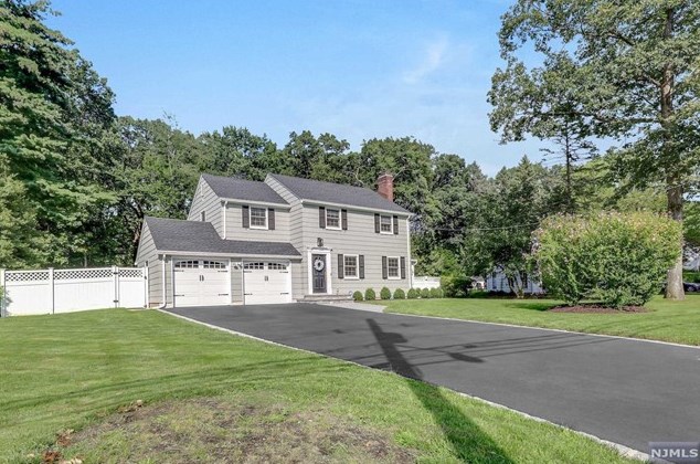 316 Wyckoff Ave, Wyckoff, NJ 07481