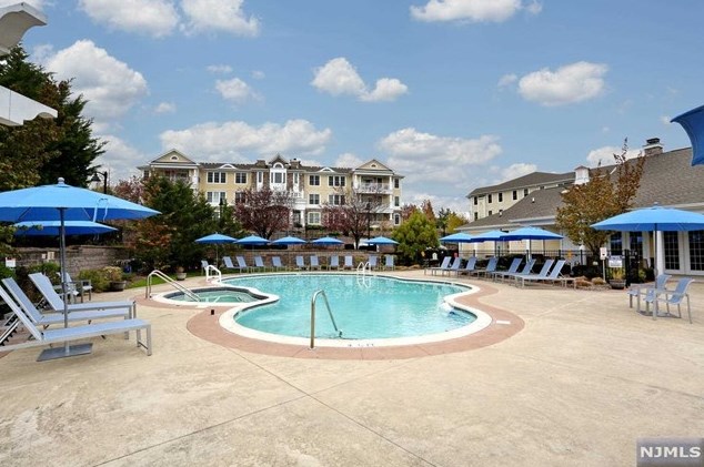 111 Four Seasons Ln, Westwood NJ  07677-7202 exterior