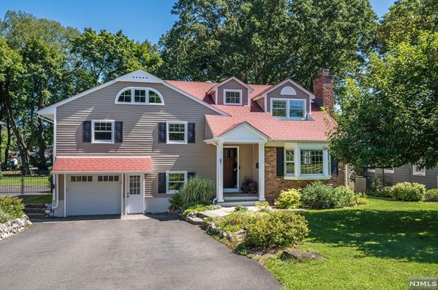 87 Berkeley Pl, Ridgewood, NJ 07452