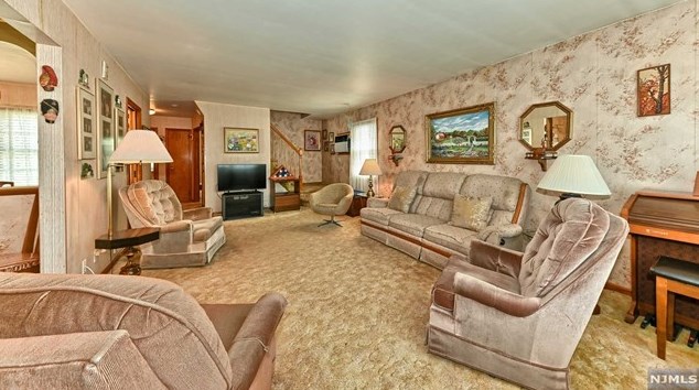 321 Kipp Ave, Hasbrouck Heights, NJ 07604