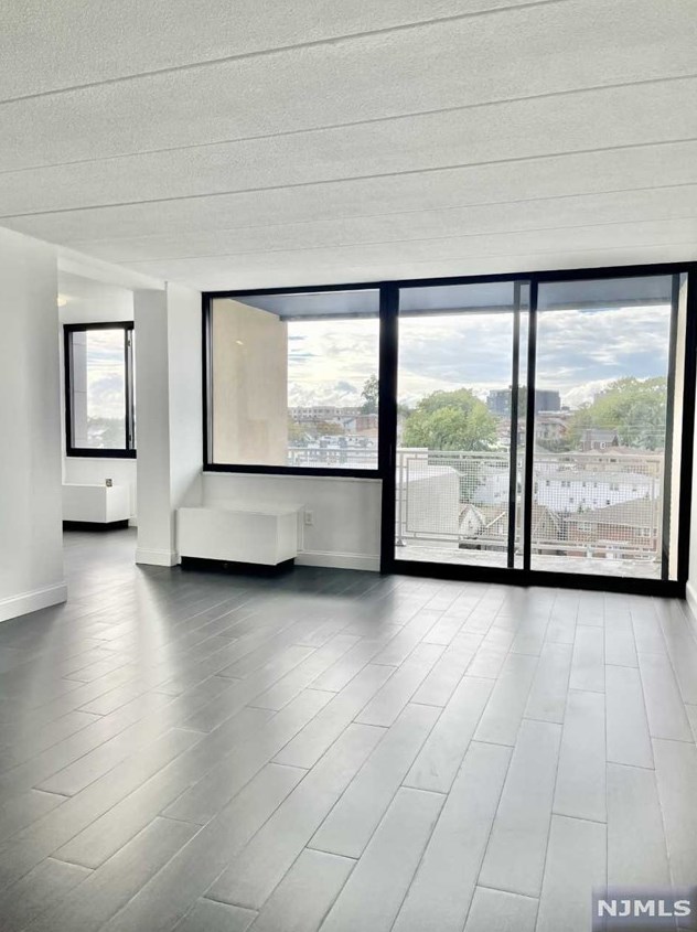 464 Gorge Rd #6g, Cliffside Park, NJ 07010
