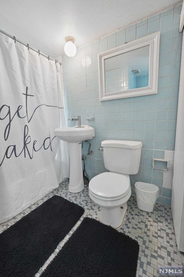 192 Pascack Rd, Park Ridge NJ 07656-1174 exterior