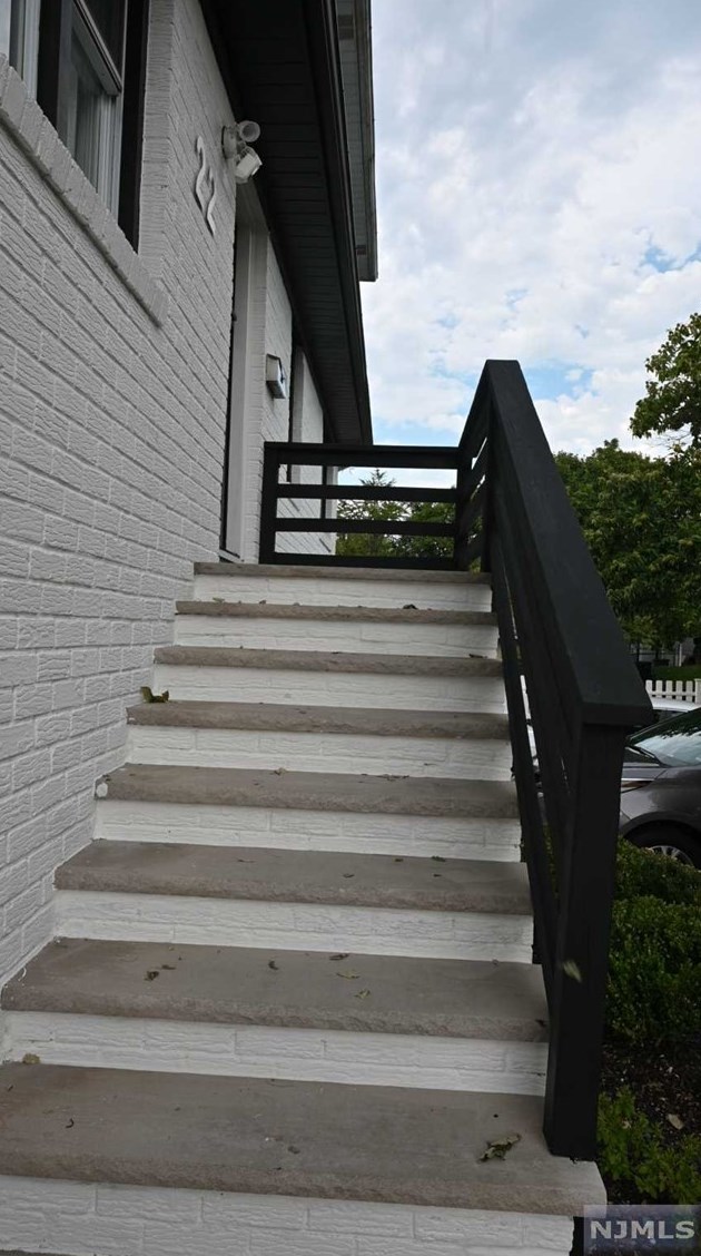 22 Sievers Ln, South Hackensack, NJ 07606