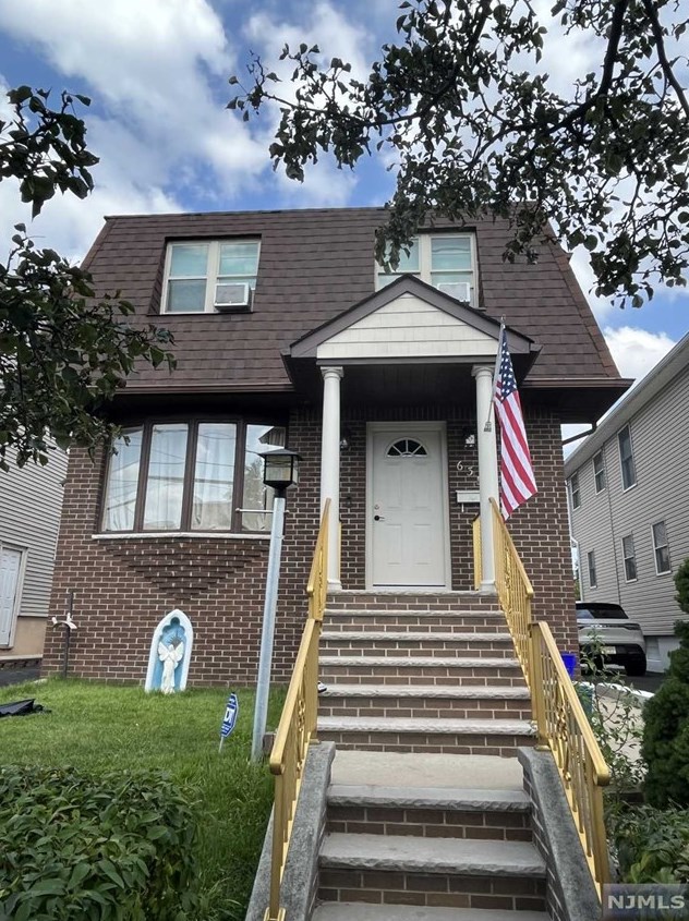 635 Teneyck Ave, Lyndhurst, NJ 07071-3232