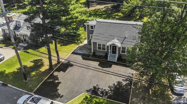 148 Valley Rd, Wayne NJ  07470-3949 exterior