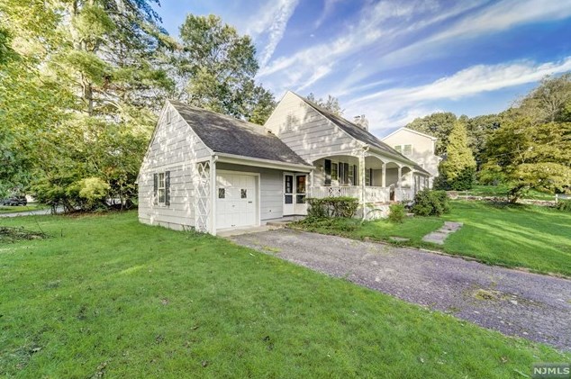 56 Brandywine Rd, Ho Ho Kus, NJ 07423