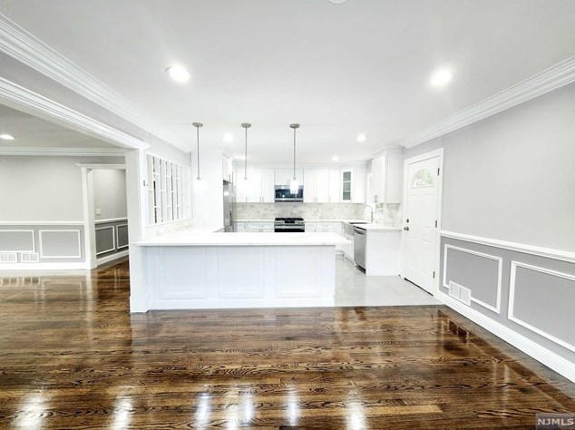 1010 Maple Ave, Ridgefield, NJ 07657