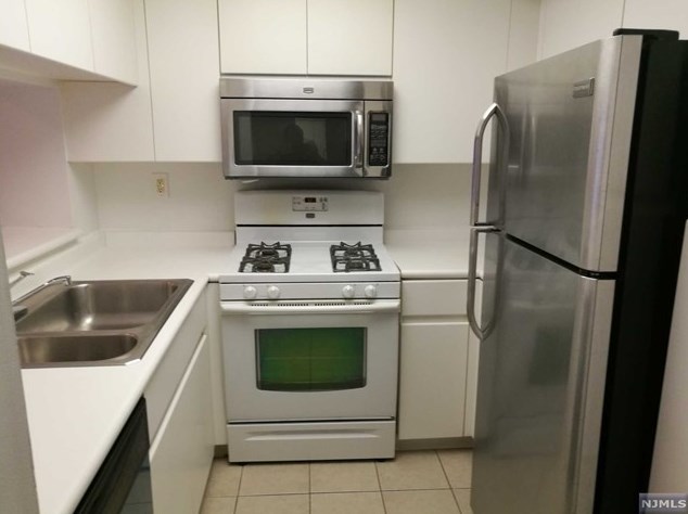 311 Williams Ct #311, Edgewater, NJ 07020