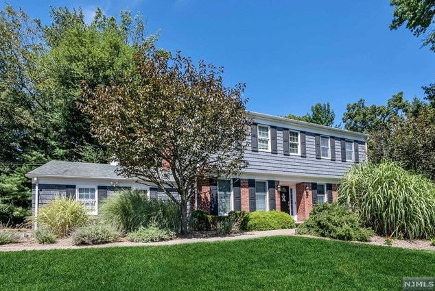 3 Northern Dr, Upper Saddle River, NJ 07458