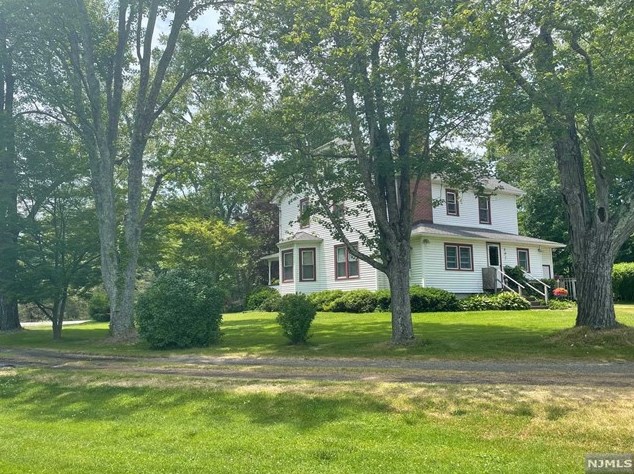 230-232 Johnsonburg Rd, Allamuchy, NJ 07820