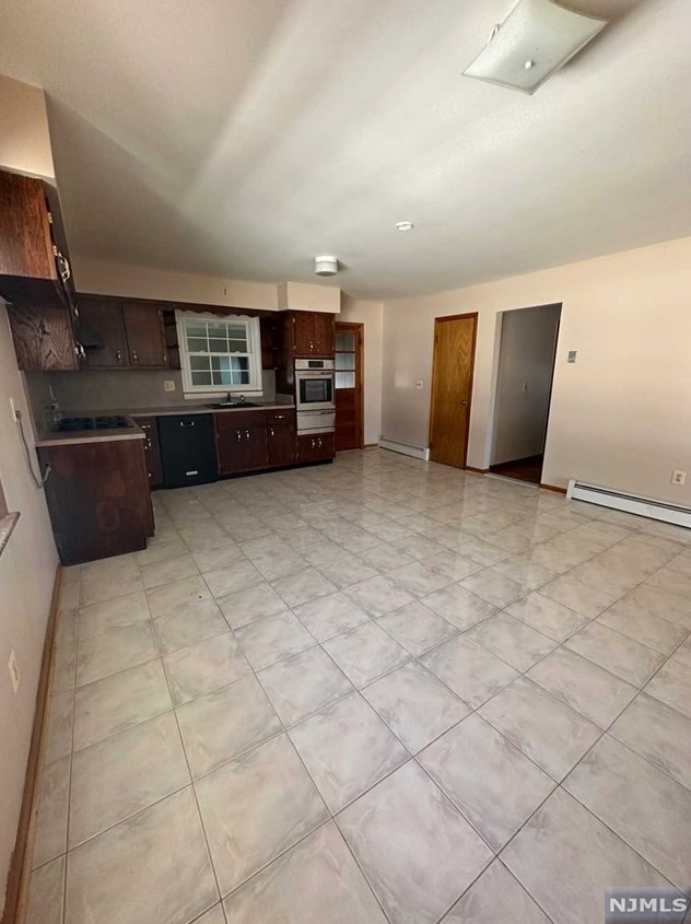 70 Maitland Pl, Outwater, NJ 07026