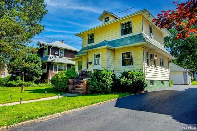 569 River Rd, Teaneck, NJ 07666