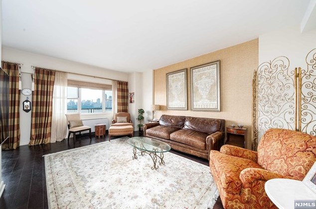 6600 Blvd E #b1, West New York, NJ 07093
