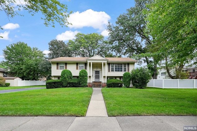 107 Jackson Pl, Paramus, NJ 07652