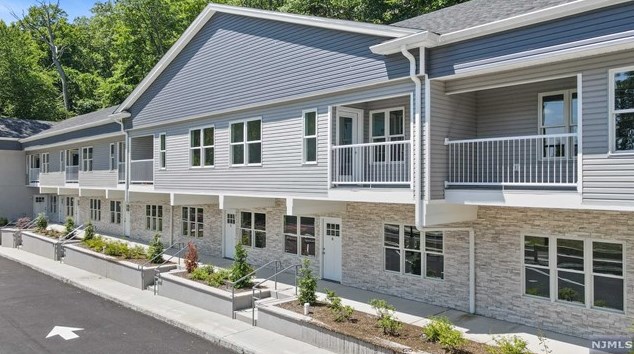 165 Lakeside Rd #9, West Milford, NJ 07421