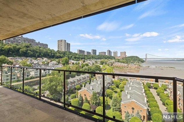 1203 River Rd #12b, Edgewater, NJ