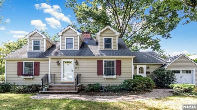 125 Greenway Rd, Ridgewood, NJ 07452