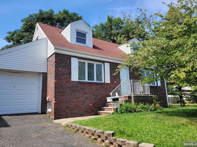 104 Fairview Ave, Bergenfield, NJ 07621
