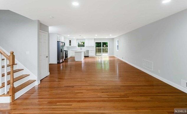 114 Ramille Ct, Paramus NJ  07652-5313 exterior