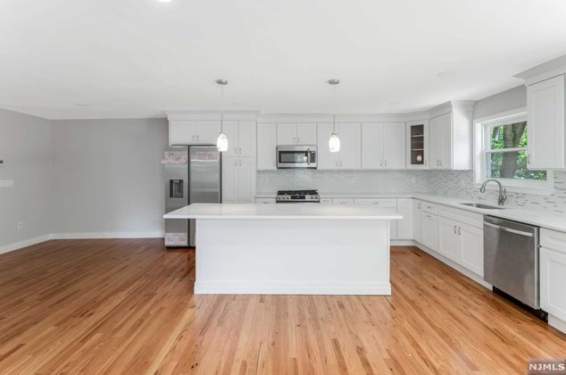 114 Ramille Ct, Paramus NJ  07652-5313 exterior