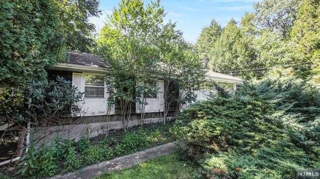 782 Linden Way, Franklin Lakes, NJ 07417