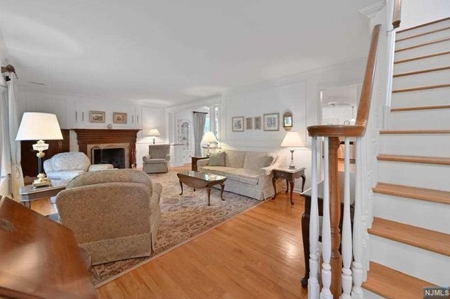 367 Butternut Ave, Wyckoff, NJ 07481-3128