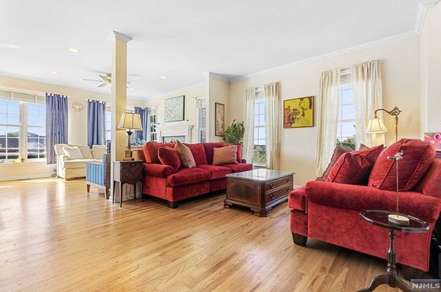 36 Winding Way, West Paterson, NJ 07424