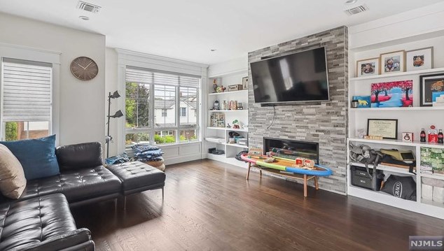 1213 16th St, West Fort Lee, NJ 07024