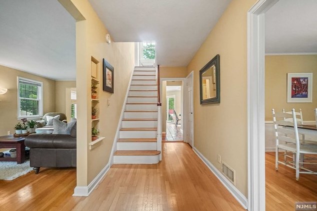 14 Surrey Ln, Tenafly, NJ 07670-2516