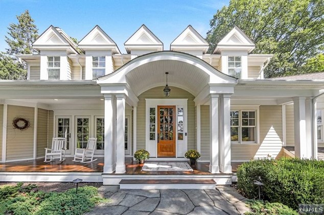 3 Sleepy Hollow Rd, Upper Saddle River, NJ 07458
