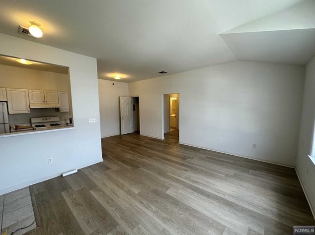 33 Prospect St #10, Palisades Park, NJ 07650