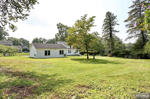 333 Park Ave, Park Ridge NJ  07656-2420 exterior