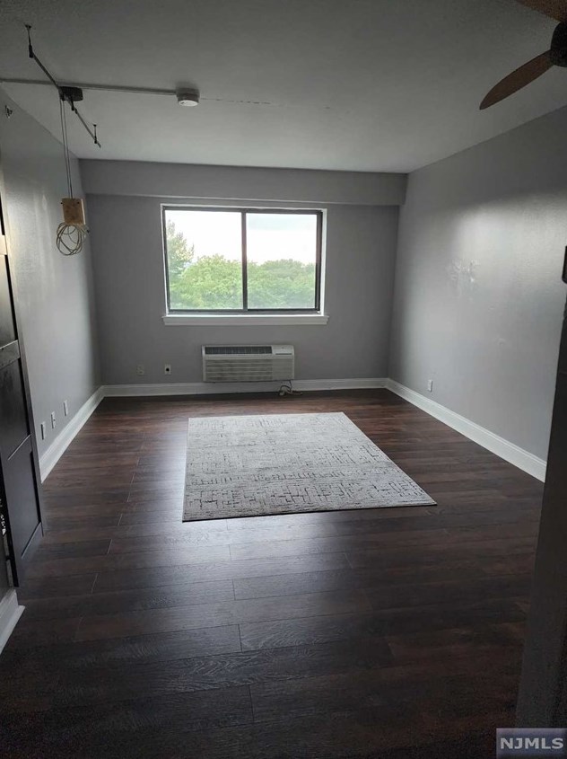 60 Parkway Dr E #8jj, East Orange, NJ