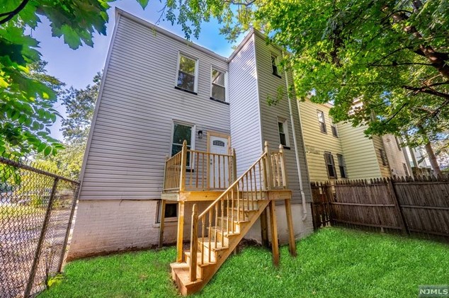 18 Shanley Ave, Newark NJ  07108-1604 exterior