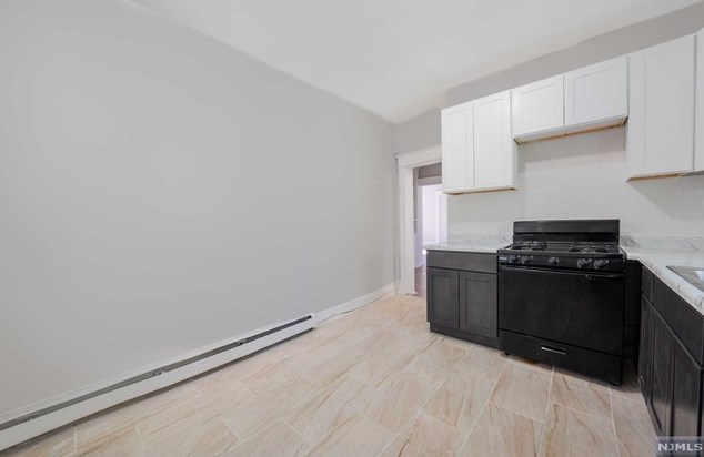 18 Shanley Ave, Newark NJ  07108-1604 exterior