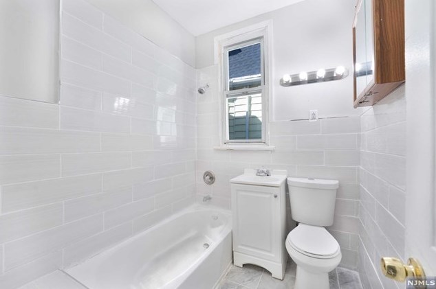 18 Shanley Ave, Newark NJ  07108-1604 exterior