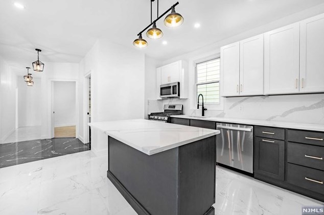 18 Shanley Ave, Newark NJ  07108-1604 exterior