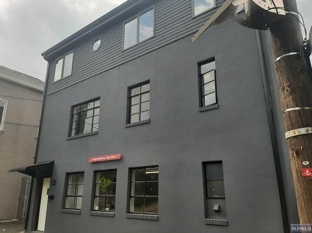 830 River Rd, Edgewater, NJ 07020