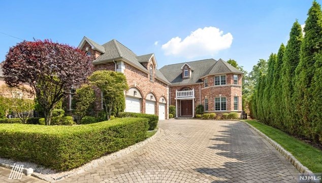 1080 Arcadian Way, West Fort Lee, NJ 07024-6306