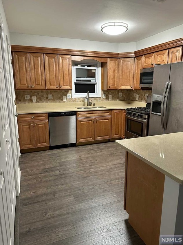 528 Chestnut Pl, Teaneck, NJ 07666