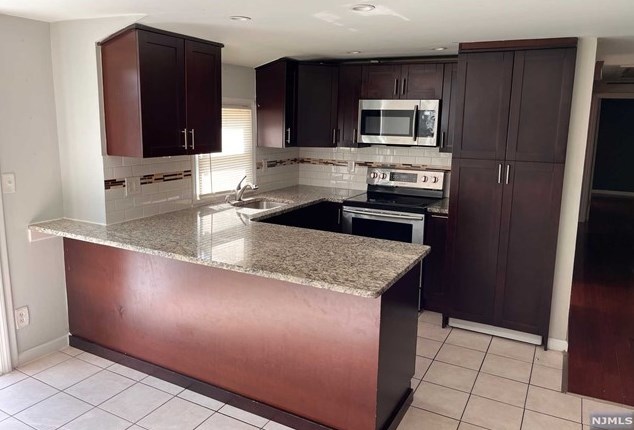 80 E Century Rd #2, Paramus, NJ 07652