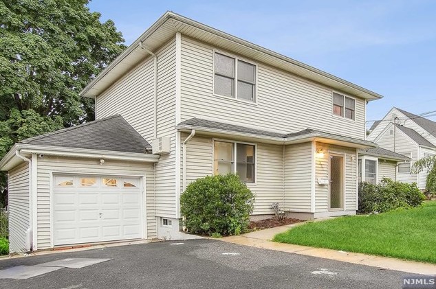 327 N Lanza Ct #1, Saddle Brook, NJ 07663