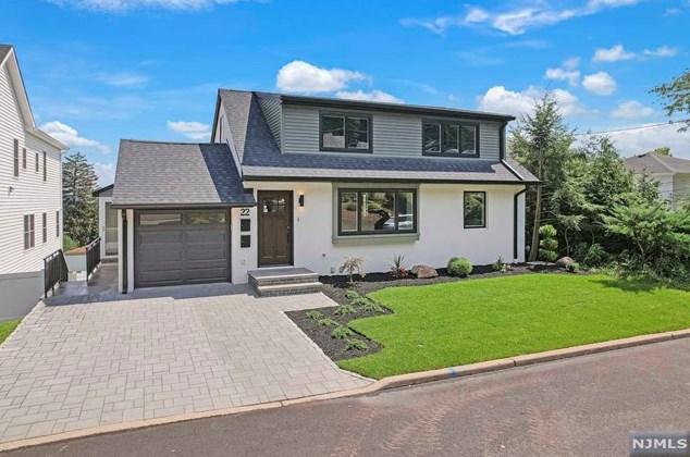 22 Mountainside Ter, Clifton, NJ 07013-1108