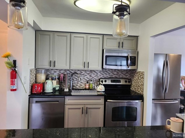 1600 Center Ave #7a, West Fort Lee, NJ 07024
