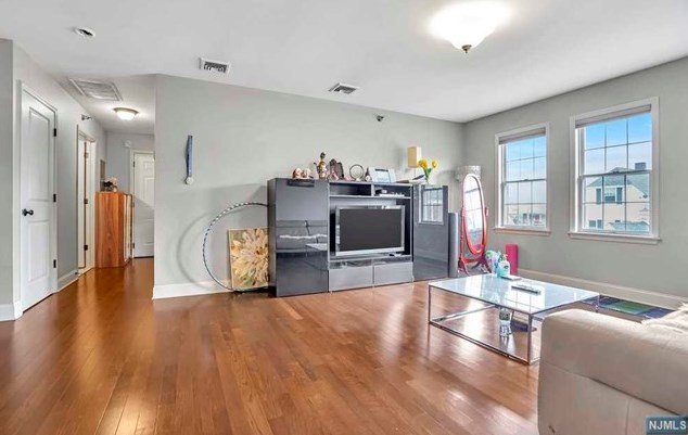 270 Grand Ave #4d, Palisades Park, NJ
