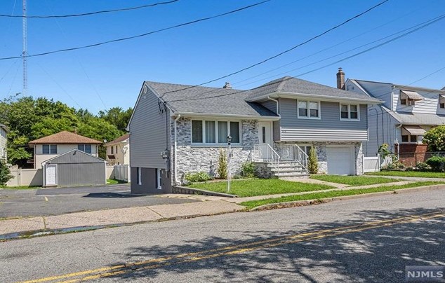 323 Garibaldi Ave, Lodi, NJ 07644